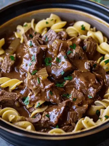 Slow Cooker Beef and Noodles