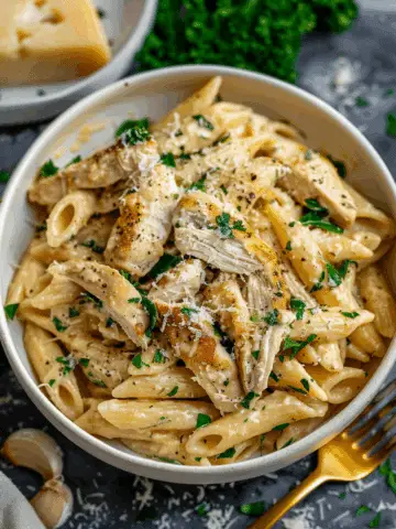 Healthy Garlic Parmesan Chicken Pasta