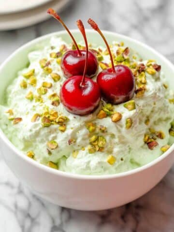 Watergate Salad: A Classic Pistachio-Flavored Pineapple and Marshmallow Dessert Recipe