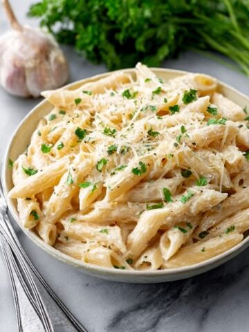The BEST Crockpot Chicken Alfredo Recipe