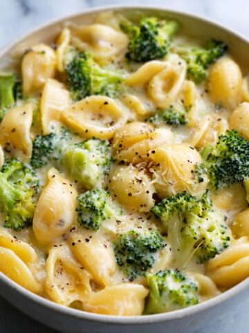 One Pot Healthy Broccoli Mac and Cheese Recipe