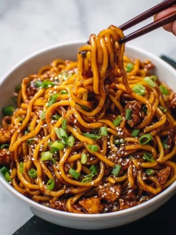 Sticky Garlic Chicken Noodles Recipe