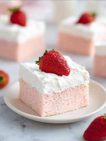 3 Ingredient No Bake Strawberry Cloud Cake Recipe