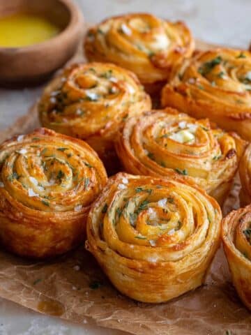 Cheesy Garlic Cruffin Recipe