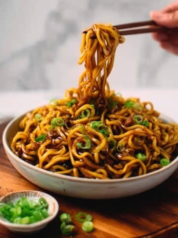 Easy Sticky Garlic Chicken Noodles Recipe