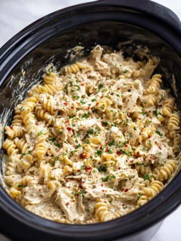Crockpot Parmesan Garlic Chicken Pasta Recipe