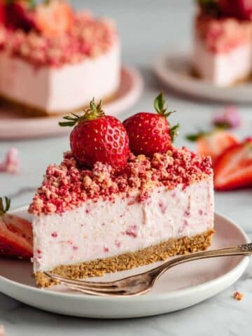 No-Bake Strawberry Crunch Cheesecake Recipe