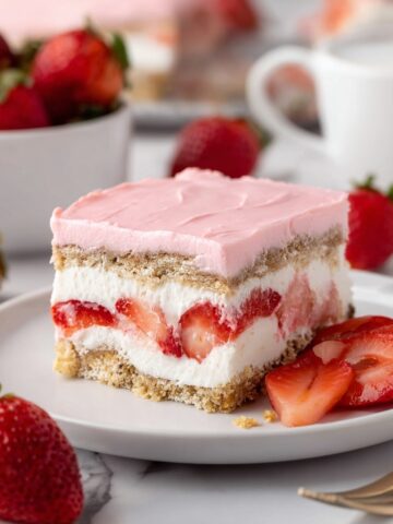 Strawberry Eclair Cake Recipe