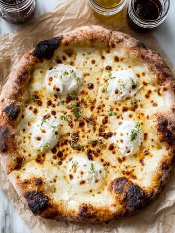 White Sauce Pizza with Creamy Garlic and Arugula Topping Recipe
