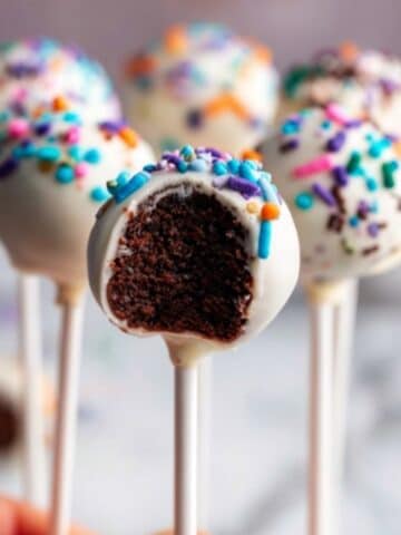 Easy Chocolate Cake Pops Recipe