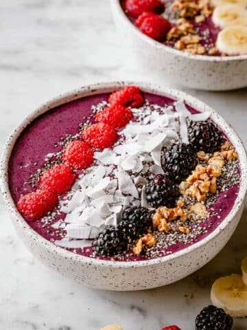 Creamy Acai Bowl with Fresh Berries and Granola Recipe