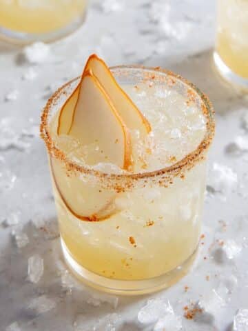 Pear Vanilla Fizz: Refreshing Non-Alcoholic Sparkling Pear Drink Recipe