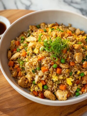 Easy Chicken Fried Rice (Restaurant-Style) Recipe