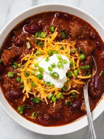 Hearty Ground Beef Chili with Beans and Cocoa Recipe