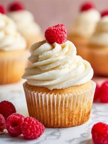 Moist Vanilla Cupcakes That Stay Fresh for 4 Days Recipe